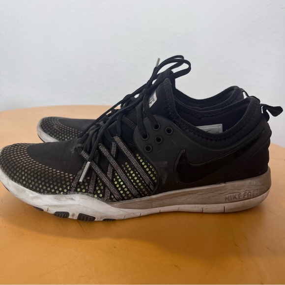 Nike Free Women's Training Shoe Running Sneakers Black and Metallic Size 7.5 - Picture 7 of 11
